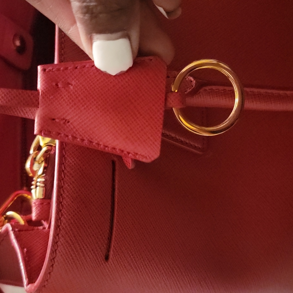 Prada - Picture 16 of 17
